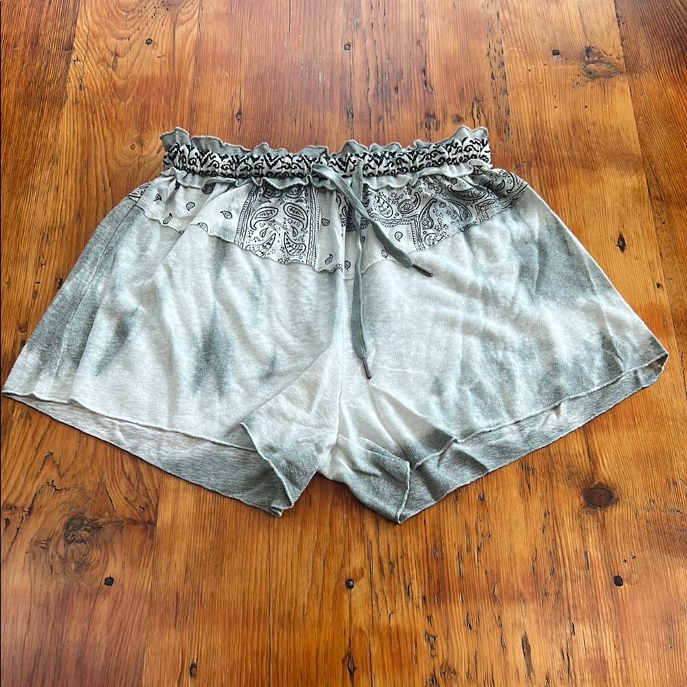 POL Lightweight Soft Tie Dye Green‎ White Black Women's Shorts Size Large Casual